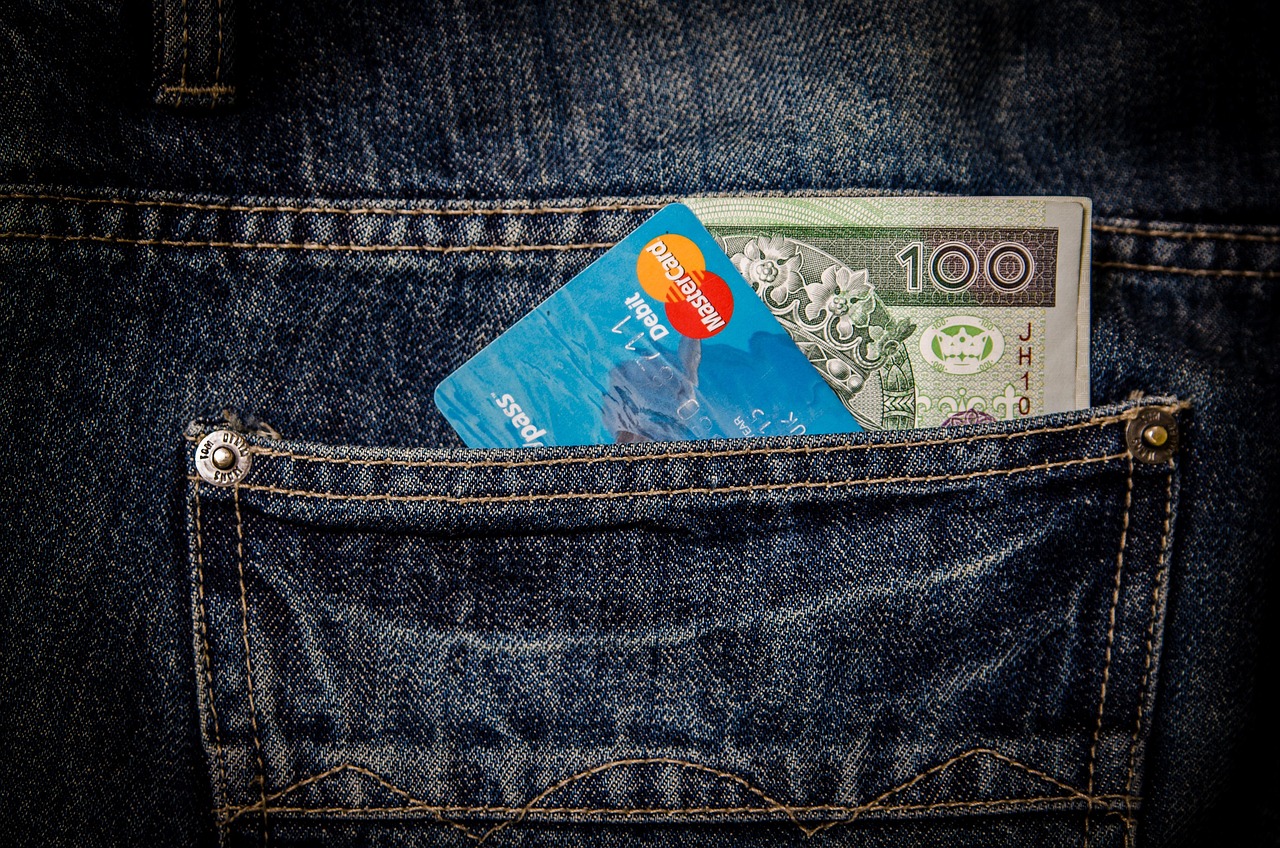 Cartão de crédito e dinheiro — orçamento de campanhas baseado em CPC