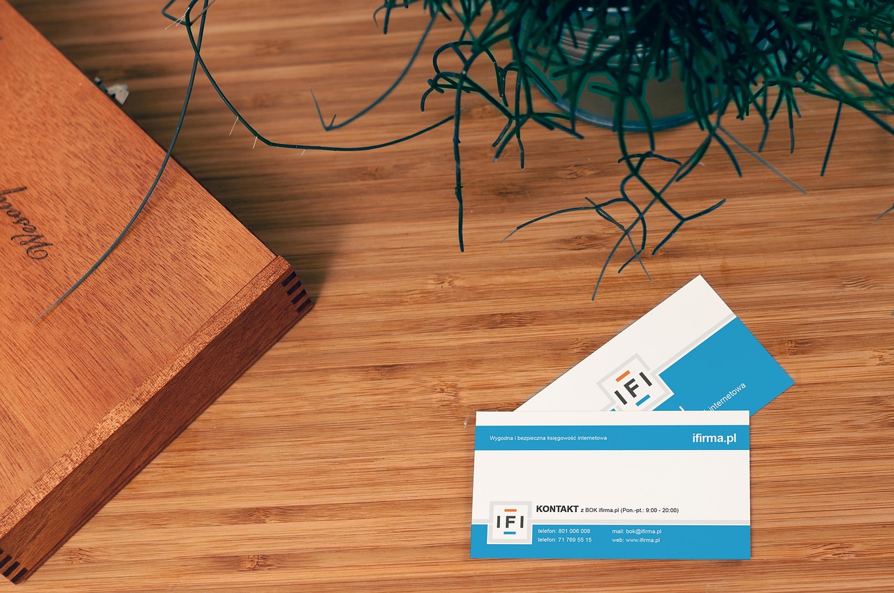 Identidade visual e cartão de visita — componentes do branding e brand identity