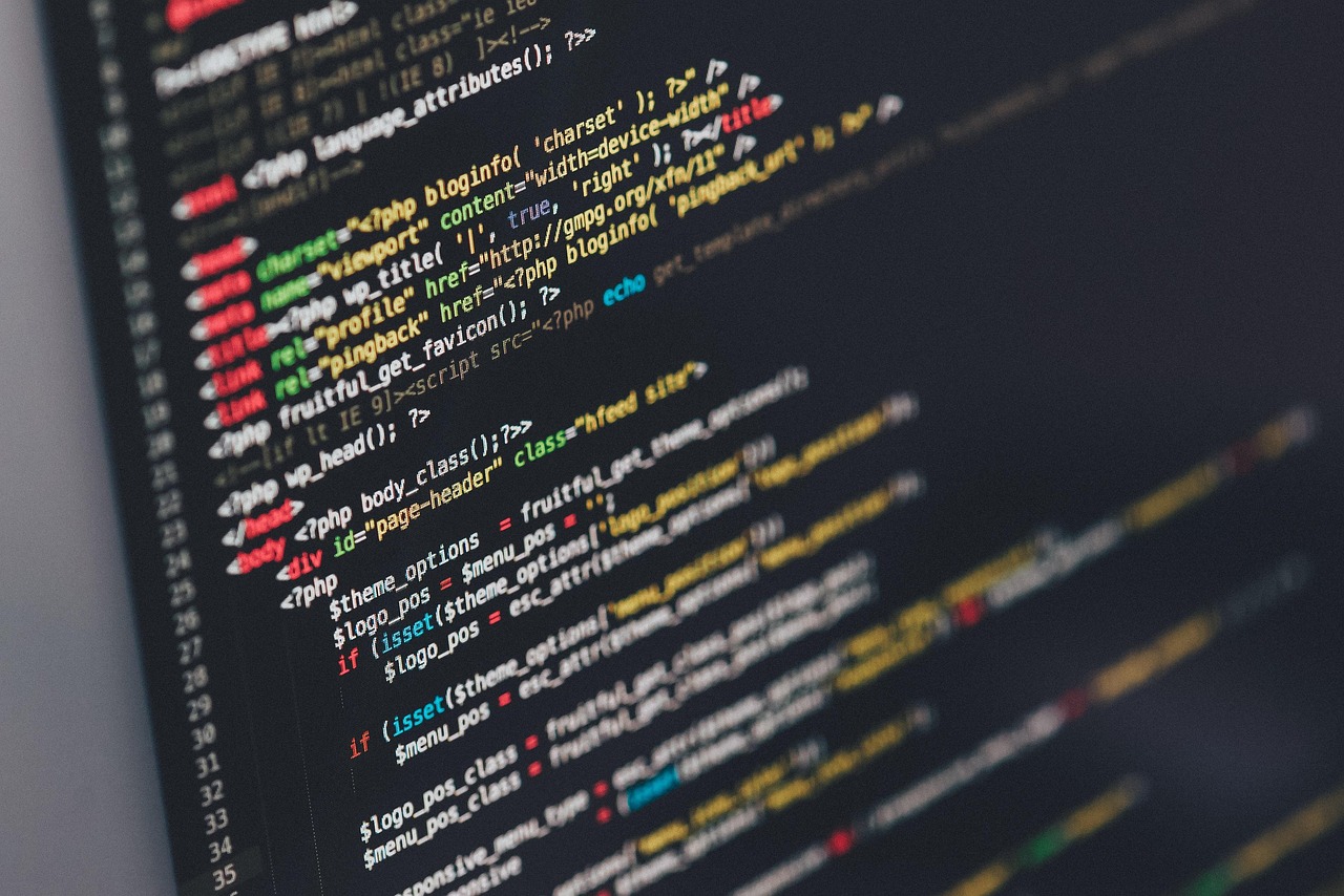 Código HTML em desenvolvimento — implementação de schema markup no site
