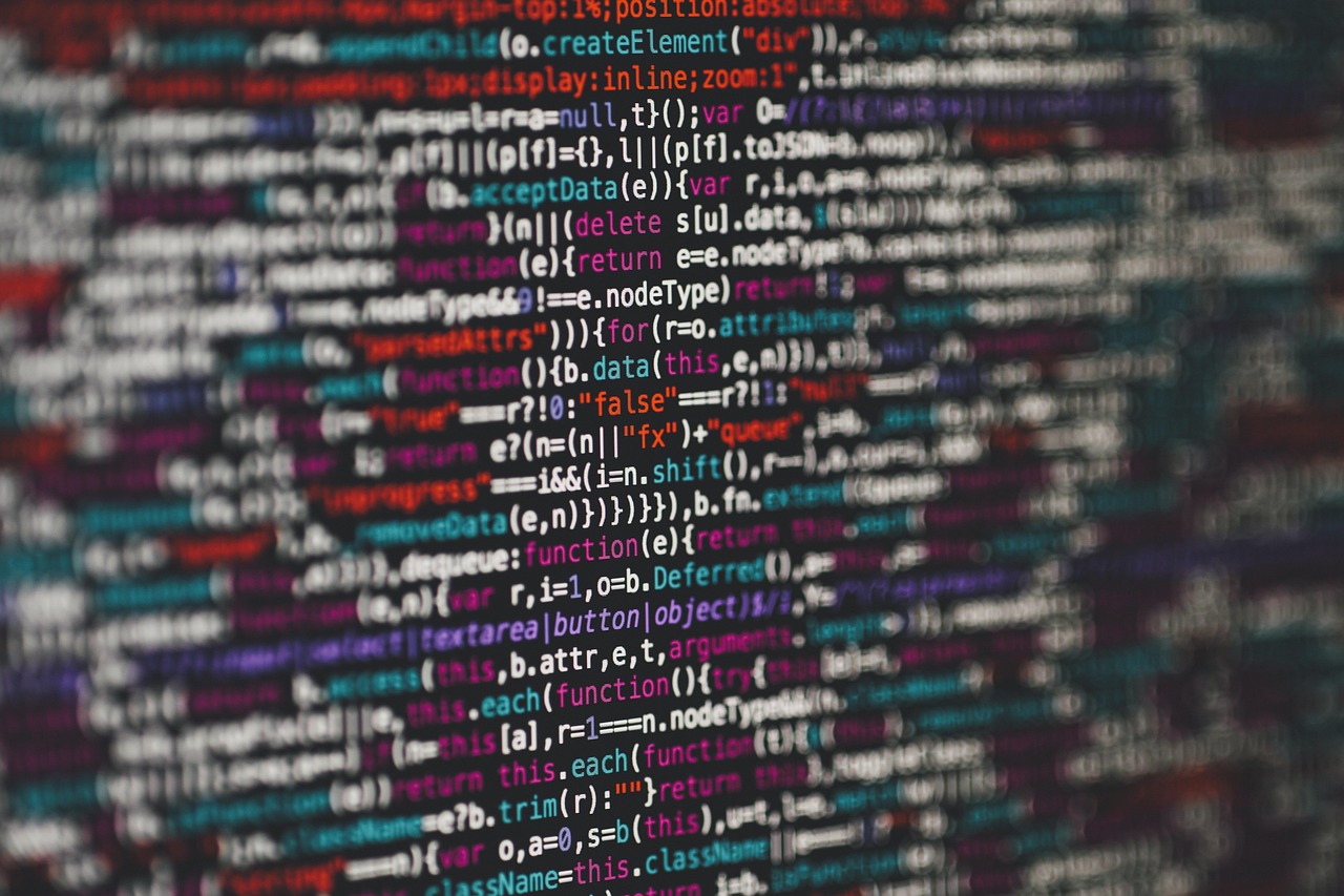 Código HTML em desenvolvimento de site — servidor e arquivo técnico do website
