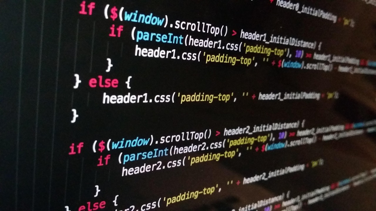 Código de programação em tela — schema markup e dados estruturados