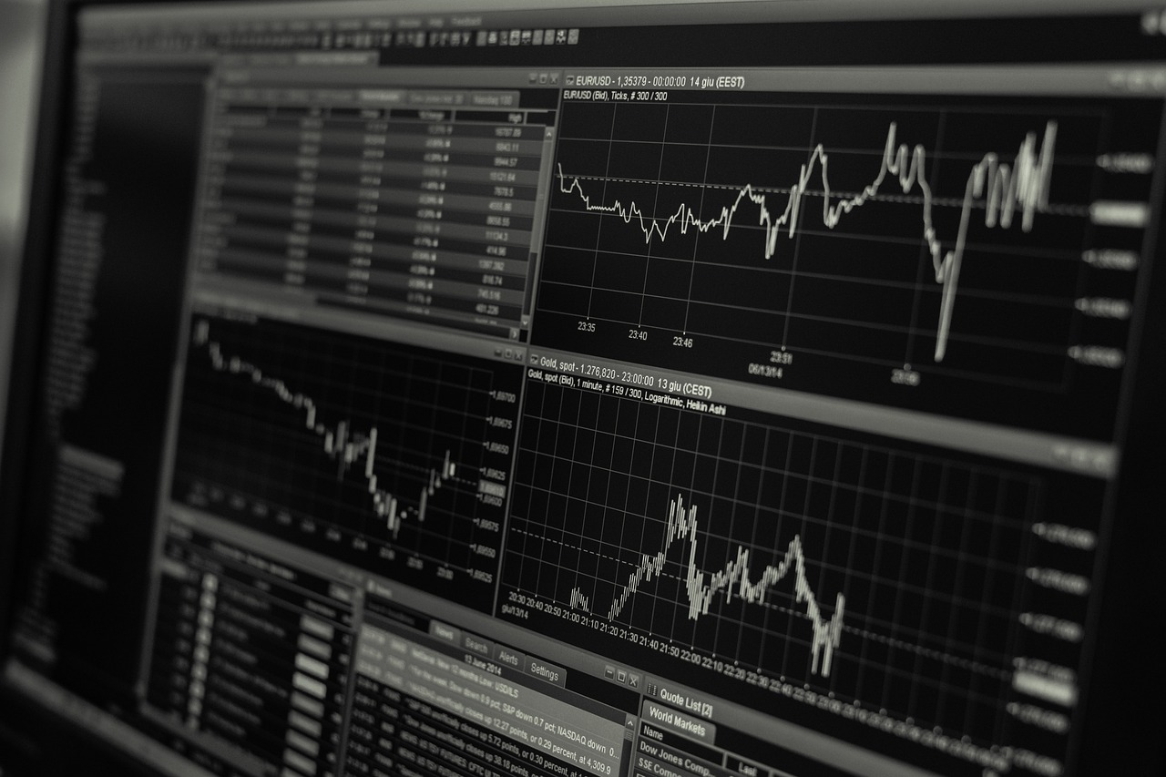 Gráfico de crescimento financeiro — ROAS e estratégia integrada com SEO orgânico