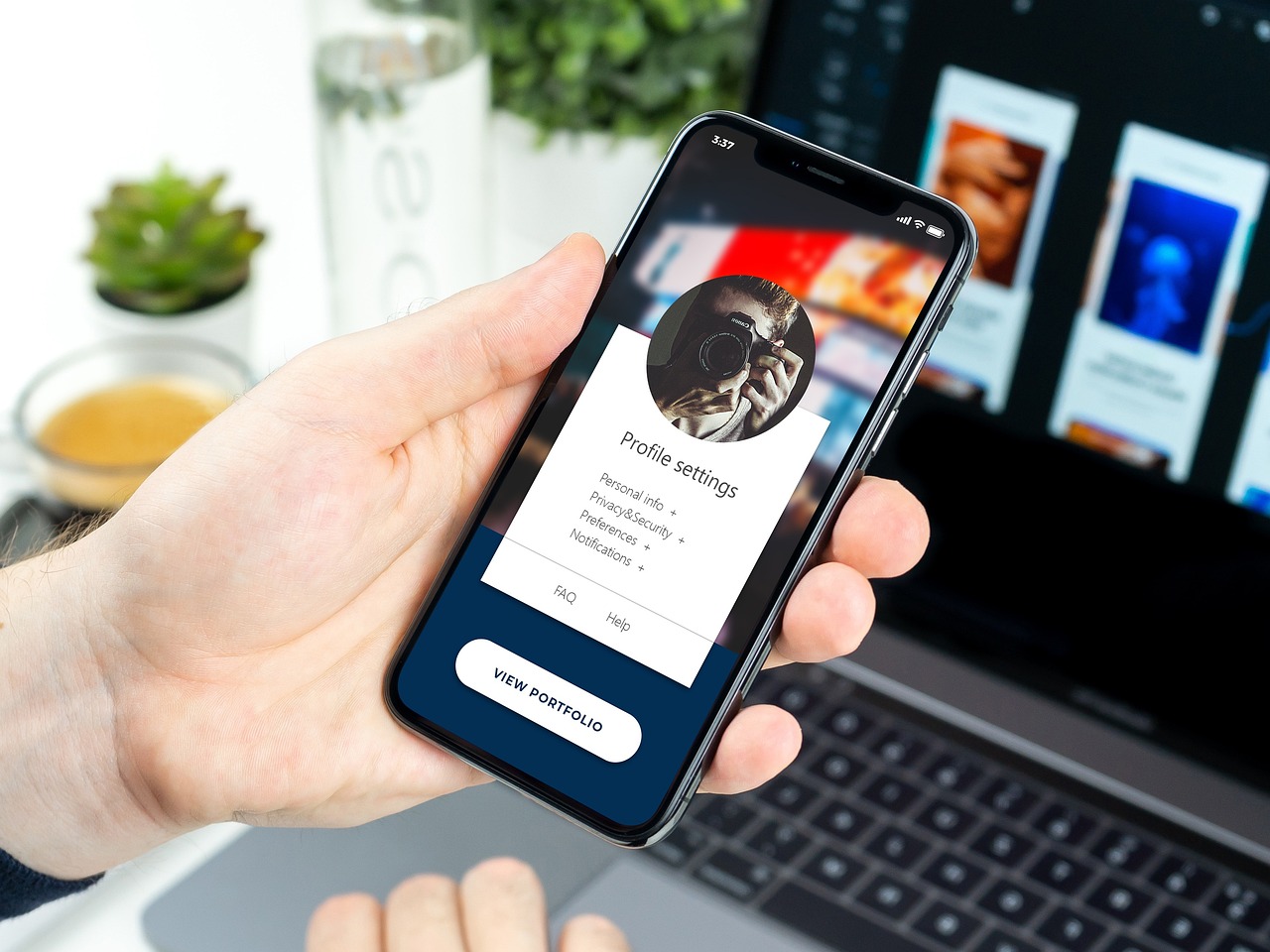 iPhone com apps — UX mobile e experiência do usuário no SEO
