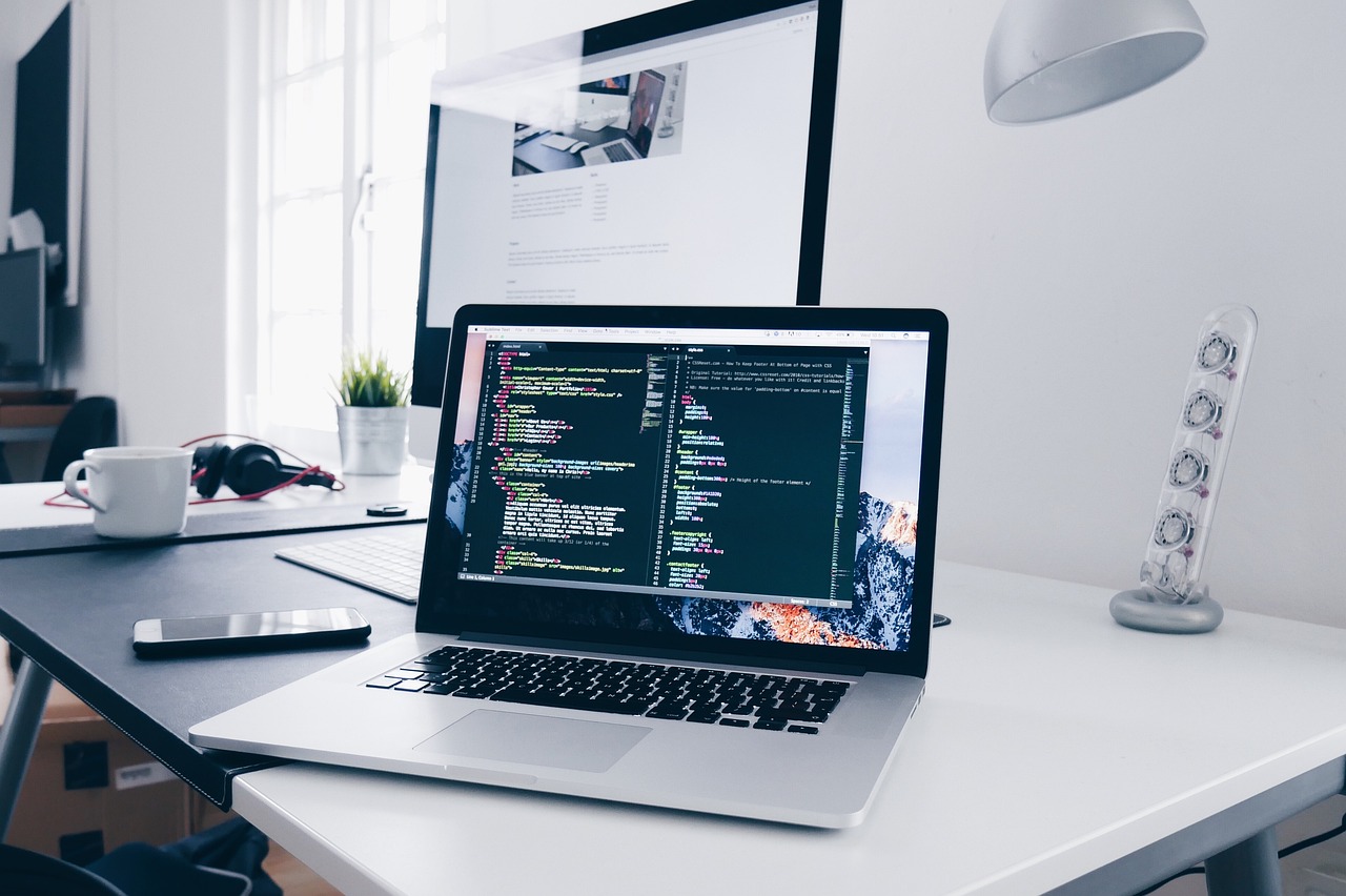Laptop tecnológico — como criar e testar landing pages para conversão