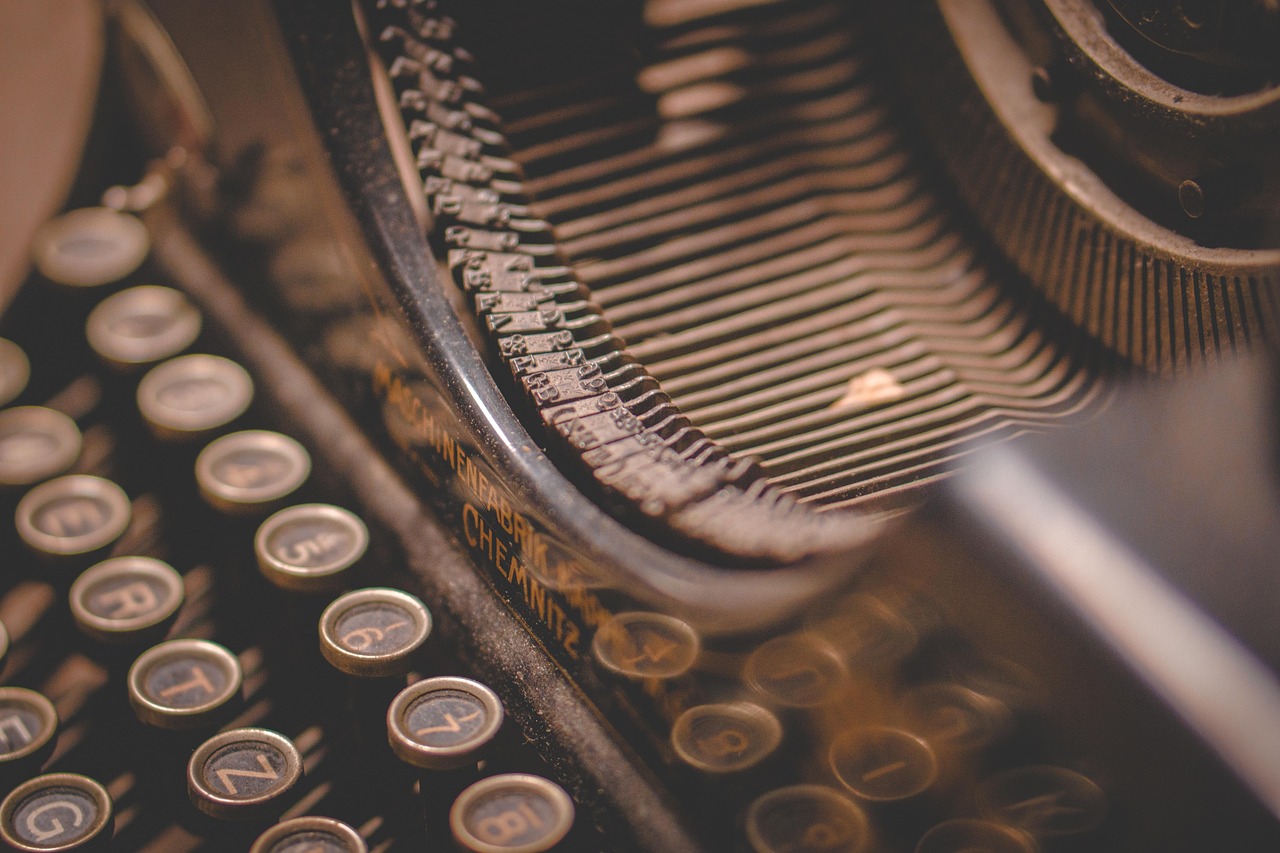 Máquina de escrever vintage — técnicas clássicas de copywriting aplicadas ao SEO