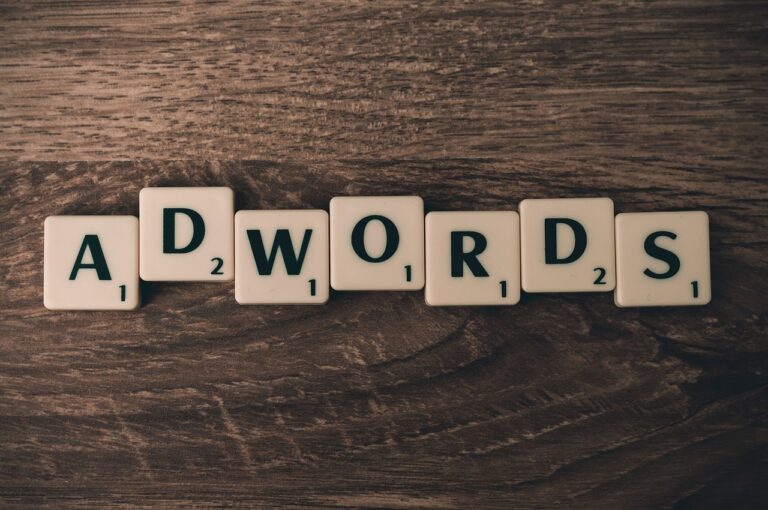 Marketing digital SEO e adwords com texto e palavras-chave — anchor text e links
