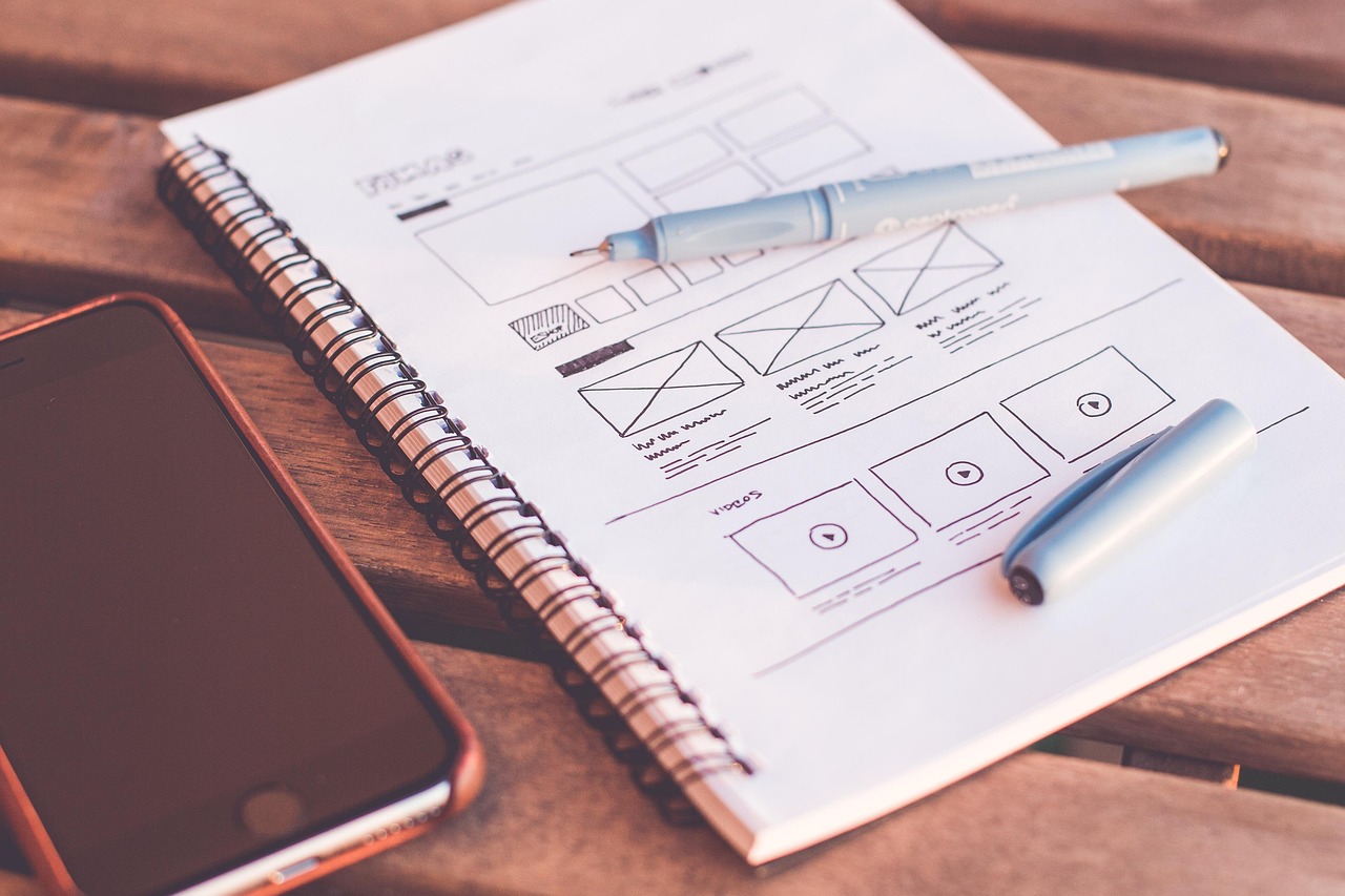 Planejamento de web design com esboços — UX vs UI e design de produto digital