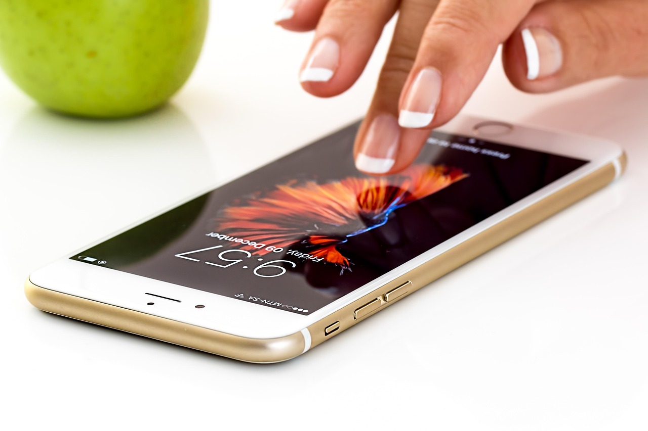 Smartphone com apps — como avaliar e melhorar UX mobile