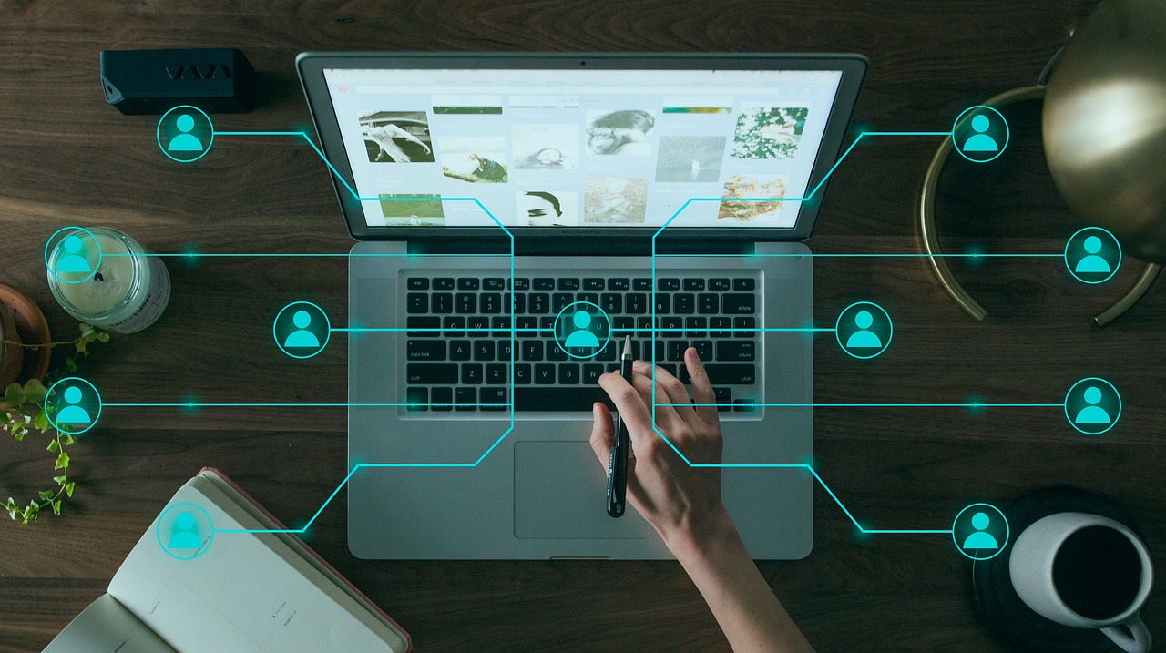 Tecnologia e redes sociais em rede digital — social media marketing global