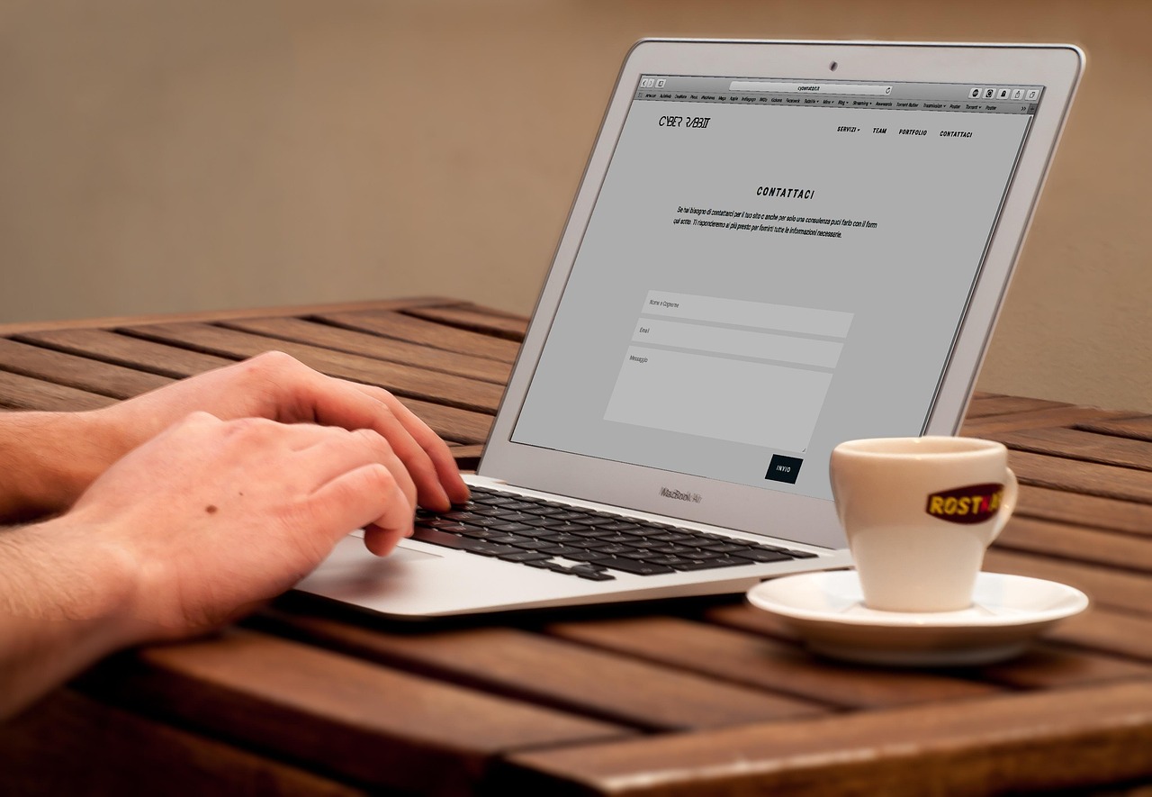 Website design e código — auditoria de SEO on-page e estrutura de conteúdo